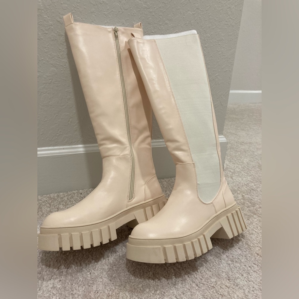 NEW.  Pretty little thing Women’s Chunky Platform Chelsea Boots Mid Calf Booties